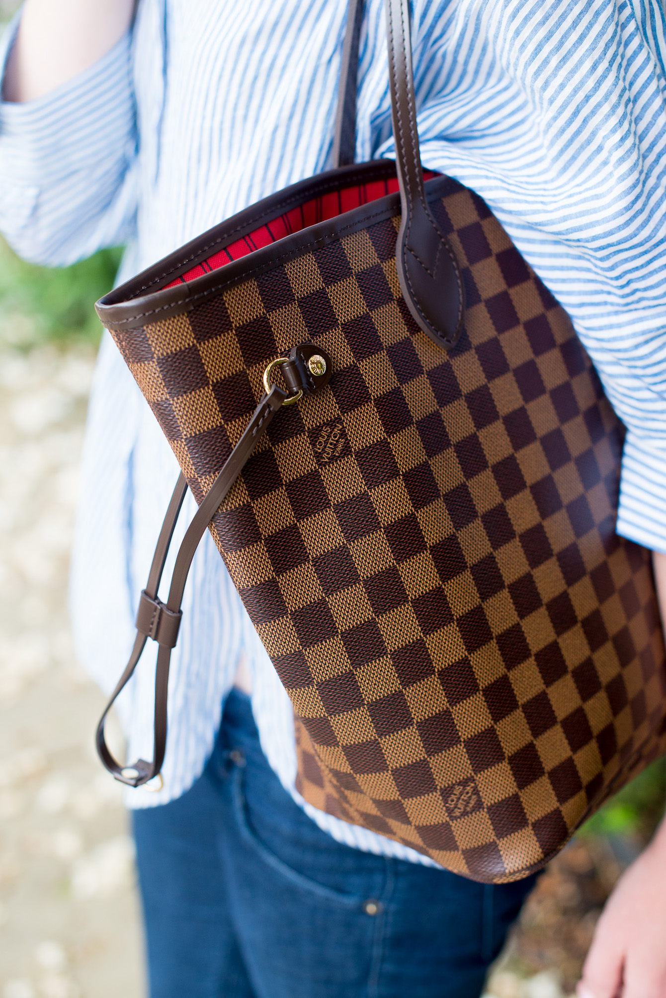 I love pockets and sippers and the Louis Vuitton Totally MM in damier